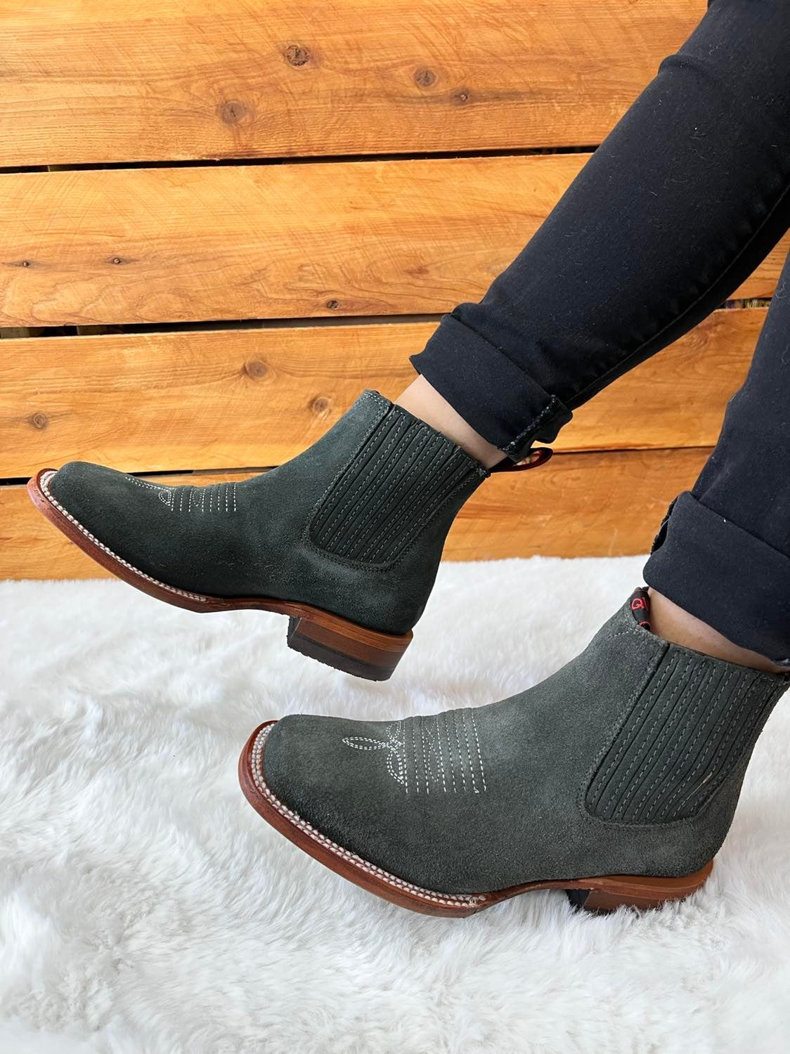 Luna Botin- Gris
