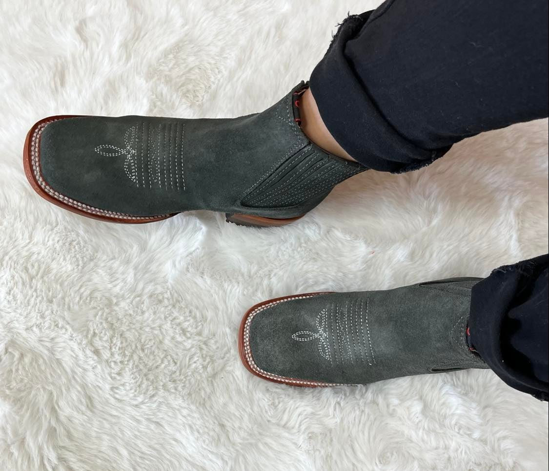 Luna Botin- Gris